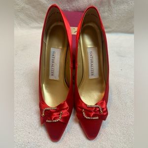 Women’s Naturalizer Red Satin Pumps 7 2A